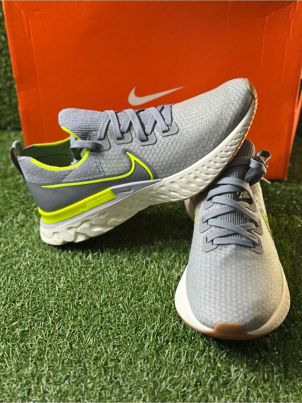NIKE REACT INFINITY RUN FLYKNIT, SIZE : 9 MENS, COLOR: PARTICLE GREY/ VOLT- WOLF